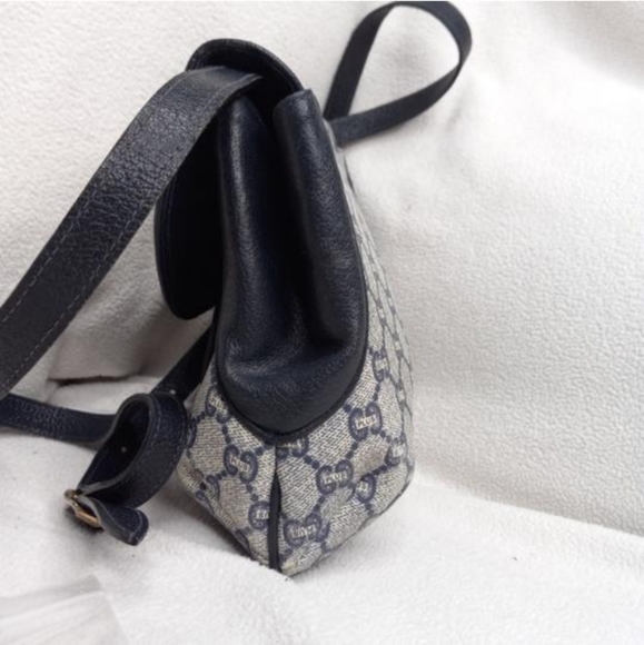 Authentic Vintage Gucci Plus GG Monogram Supreme Crossbody Bag - Picture 7 of 14